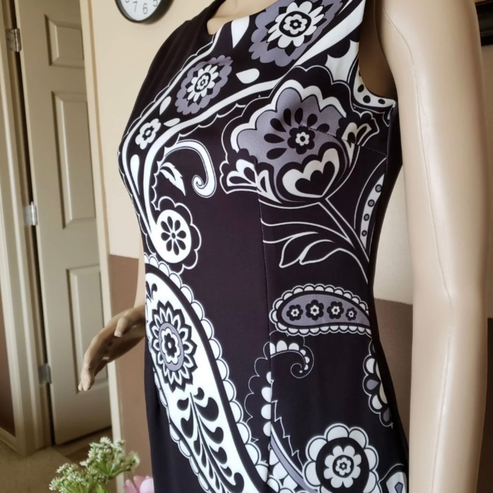 DRESS SIZE SMALL - Picture 3 of 4